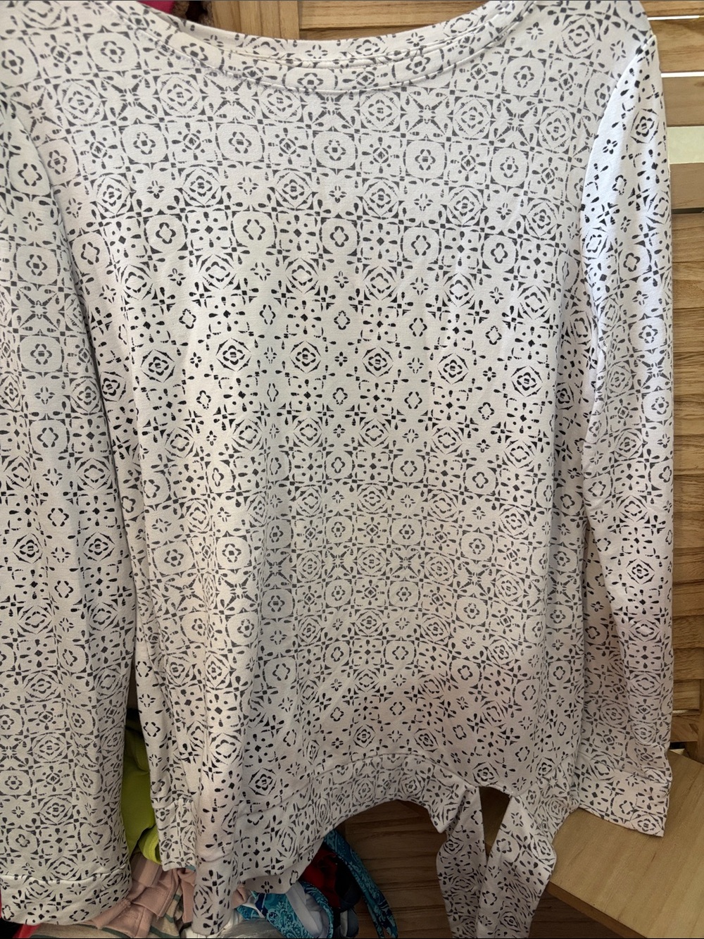 Croft & Barrow White Patterned Long-Sleeve Top Petite Medium